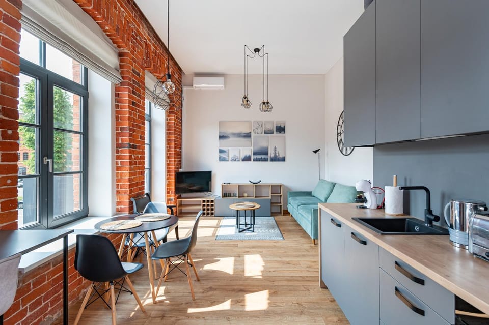 TV and multimedia, Coffee/tea facilities, Kitchen or kitchenette, Living room, Seating area, Dining area, pet friendly, stove