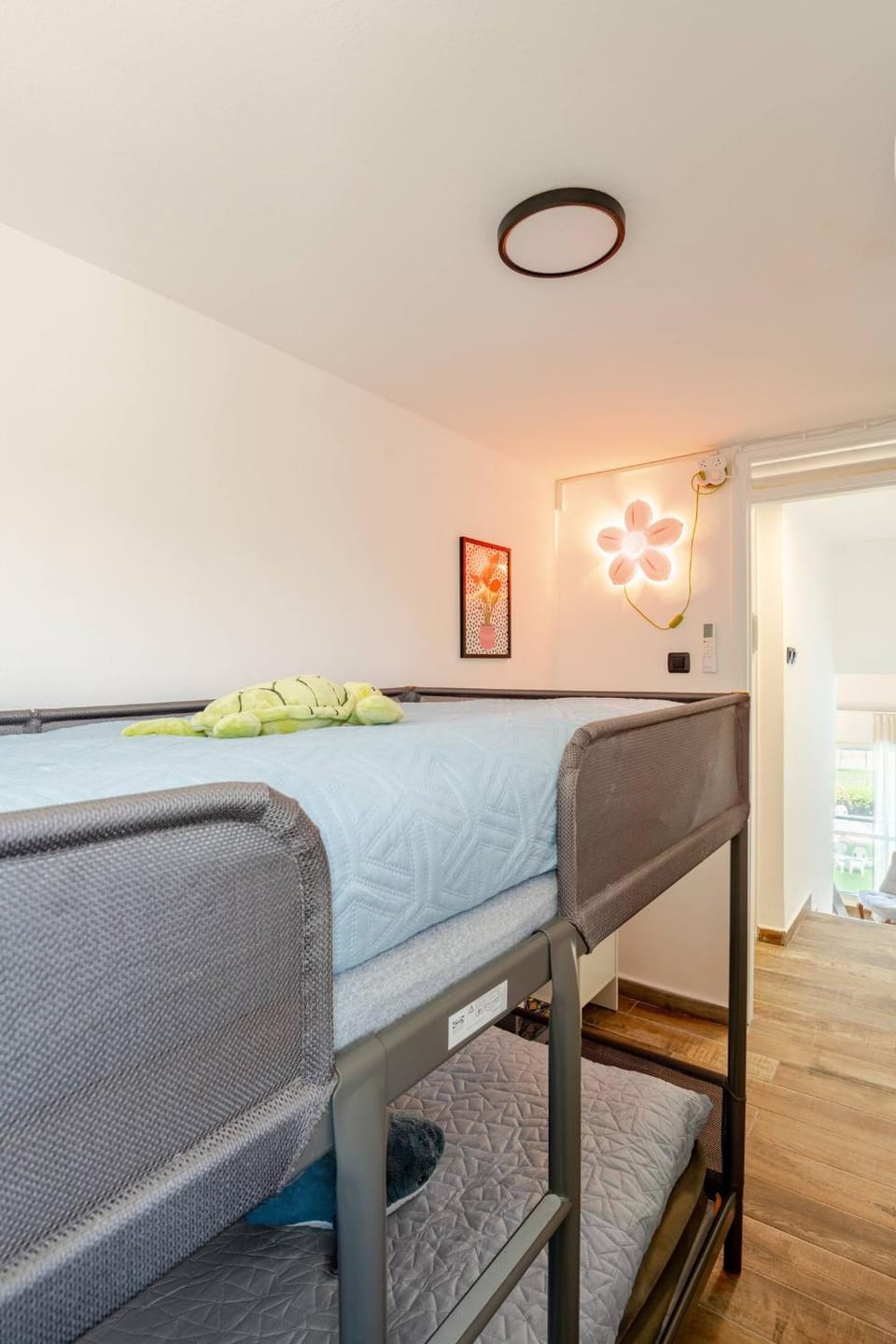 Bedroom, bunk bed