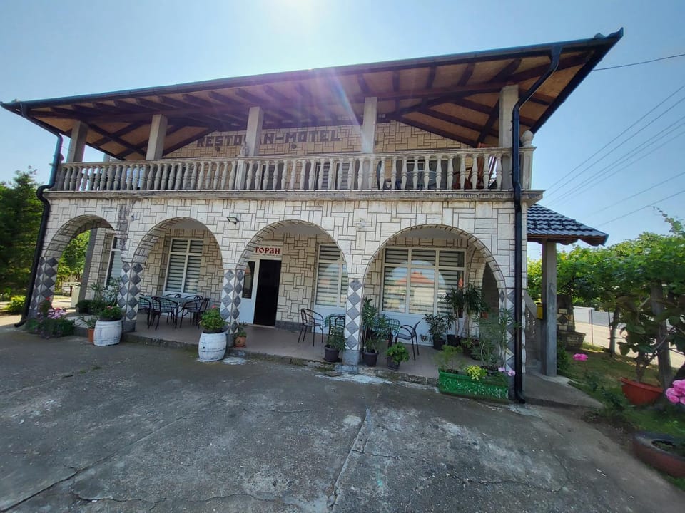 Apartmani-Sobe-Prenocište-Sipski kanal Bed and Breakfast in Serbia