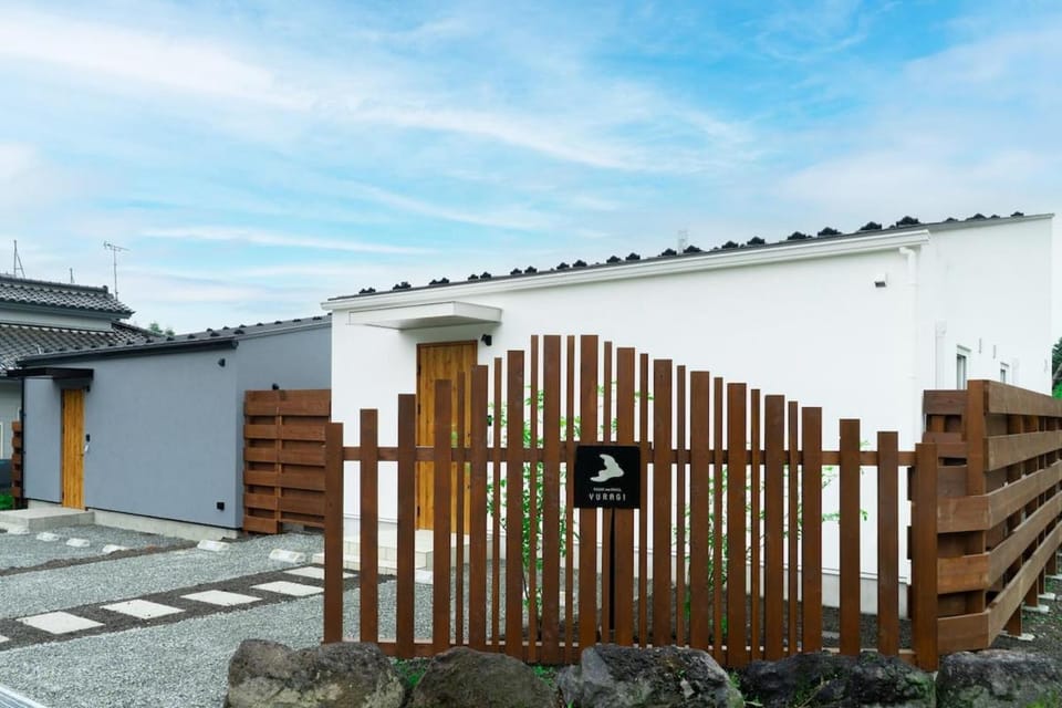 Property building, Facade/entrance, Parking