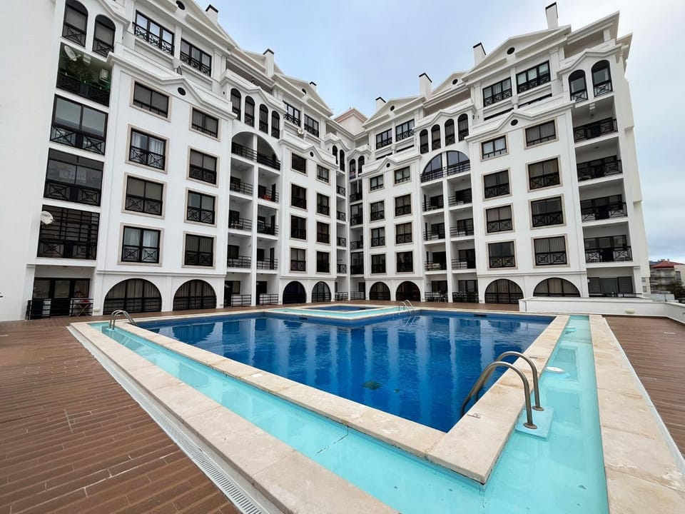 Swimming pool, Swimming pool