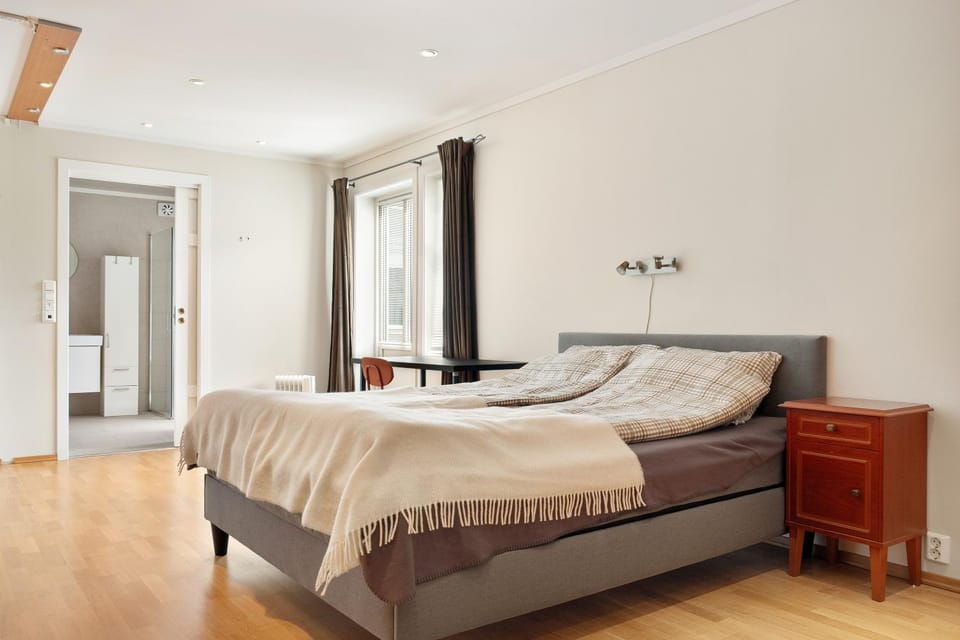 Bed, Bathroom, Bedroom