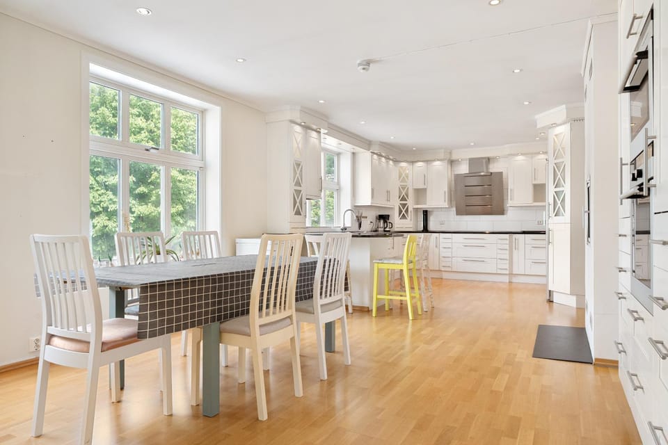 Seating area, Dining area, dishwasher, fireplace, microwave, stove, kitchen
