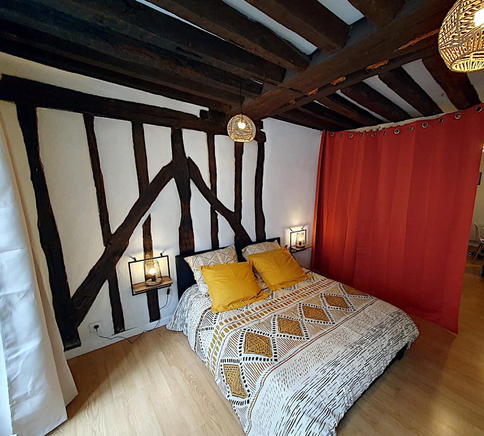 Bed, Night, Photo of the whole room, Bedroom, heating