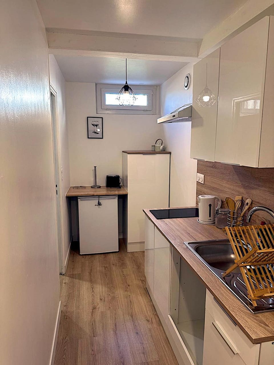 Coffee/tea facilities, Kitchen or kitchenette, stove, toaster, kitchen