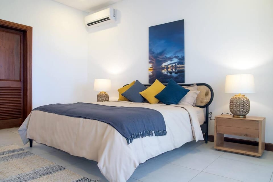 Bed, Photo of the whole room, Bedroom, air conditioner
