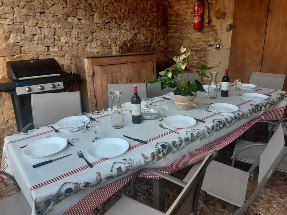 Patio, Dining area