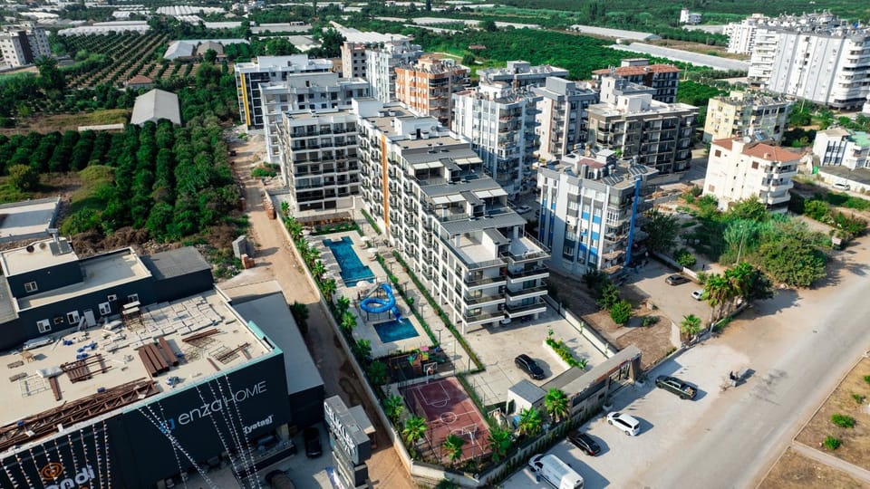 Neighbourhood, Bird's eye view, Location