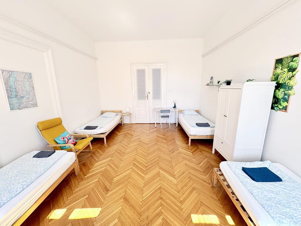 Bed, Photo of the whole room, Seating area, Bedroom, Area and facilities, towels, towels, wardrobe
