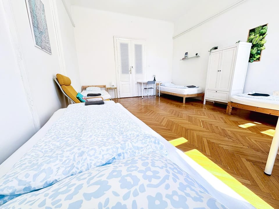 Bed, Photo of the whole room, Seating area, Bedroom, Area and facilities, towels, towels, wardrobe