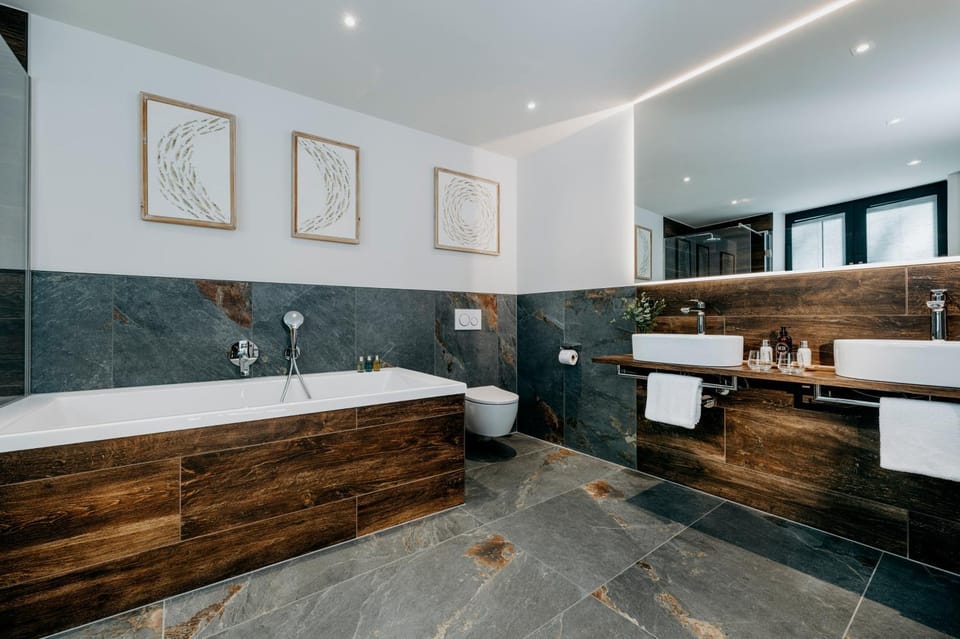 Shower, Toilet, Bathroom, Bath