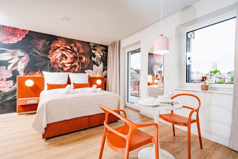 Bed, Living room, Photo of the whole room, Seating area, Dining area, Bedroom