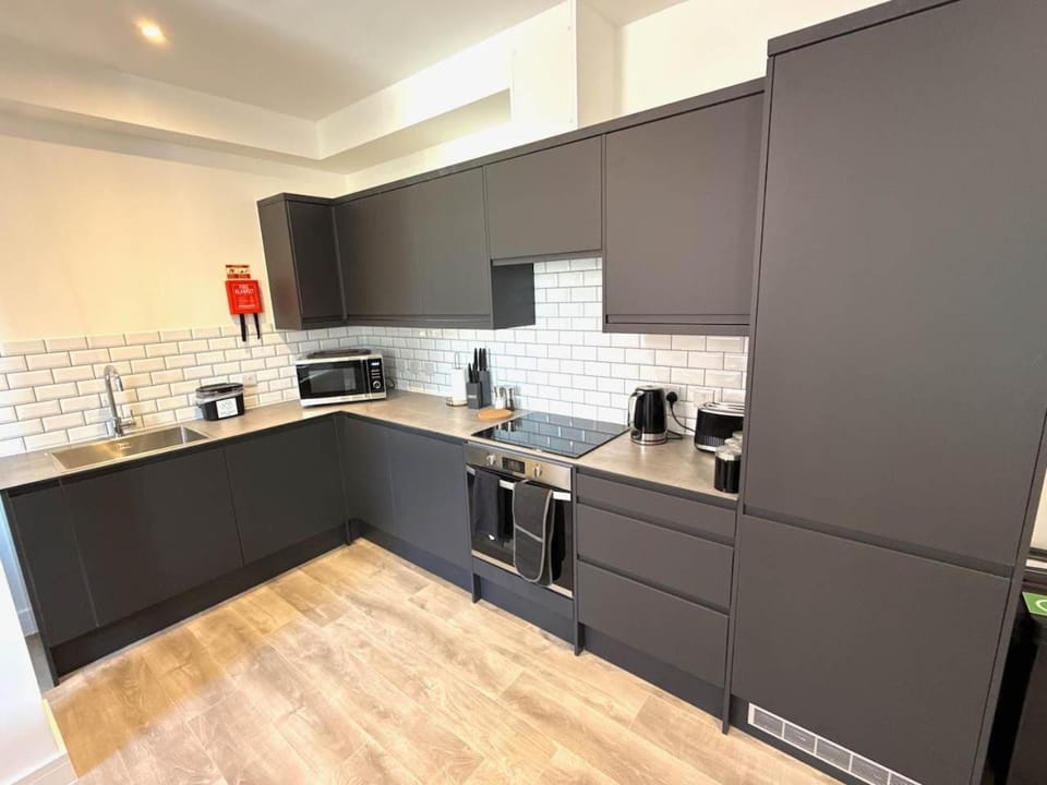 Coffee/tea facilities, Kitchen or kitchenette, dishwasher, oven, stove, toaster
