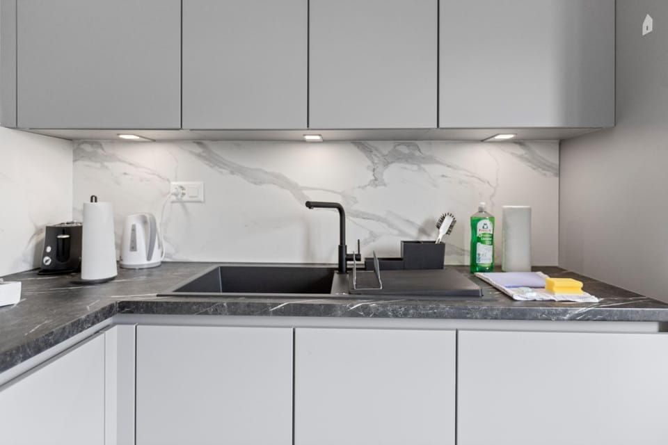 Coffee/tea facilities, Kitchen or kitchenette, stove, toaster