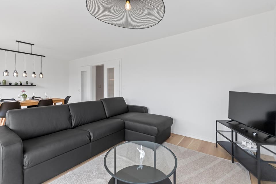 Communal lounge/ TV room, TV and multimedia, Living room, Seating area