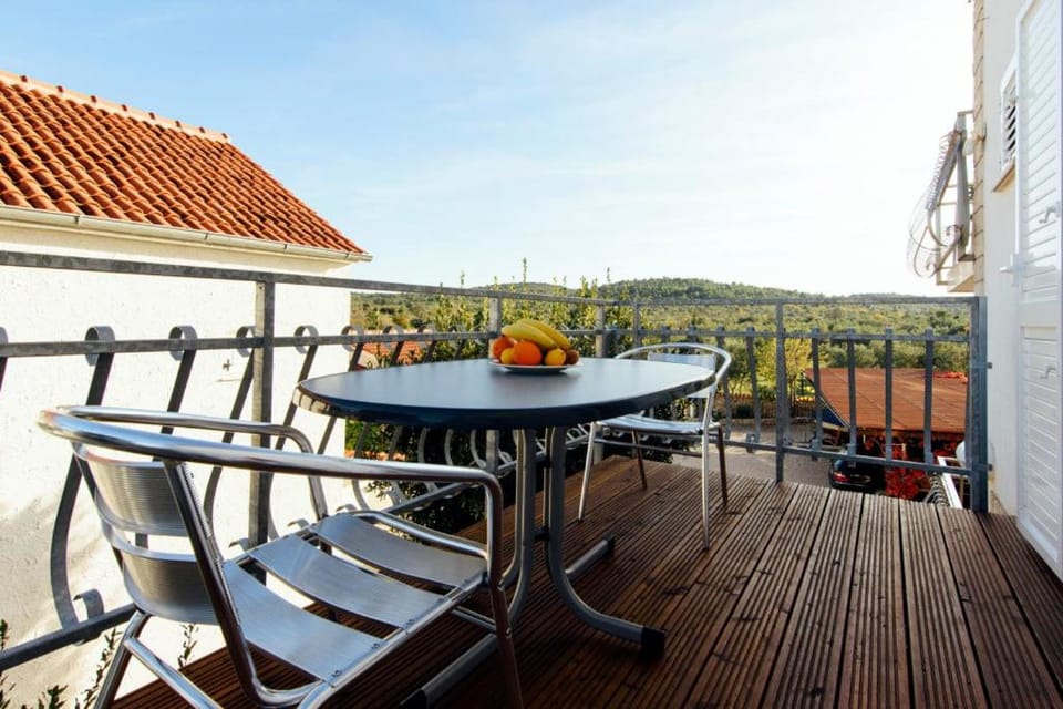 Steps from the Beach Sunny 2 Person Studio Apartment Jurkin Number three Apartment in Tisno