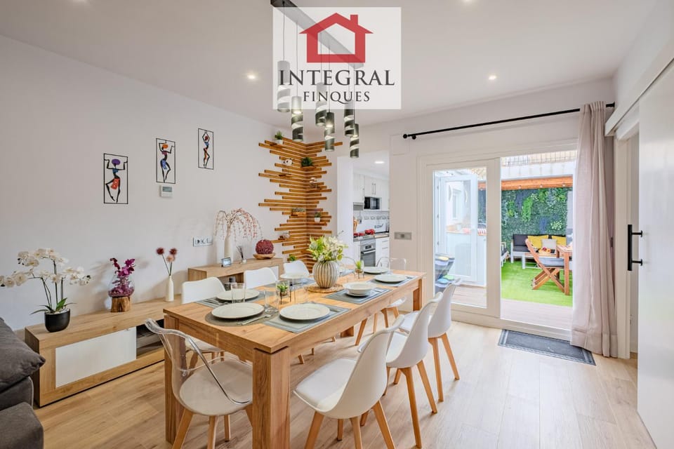 Photo of the whole room, Dining area, Garden view, furniture