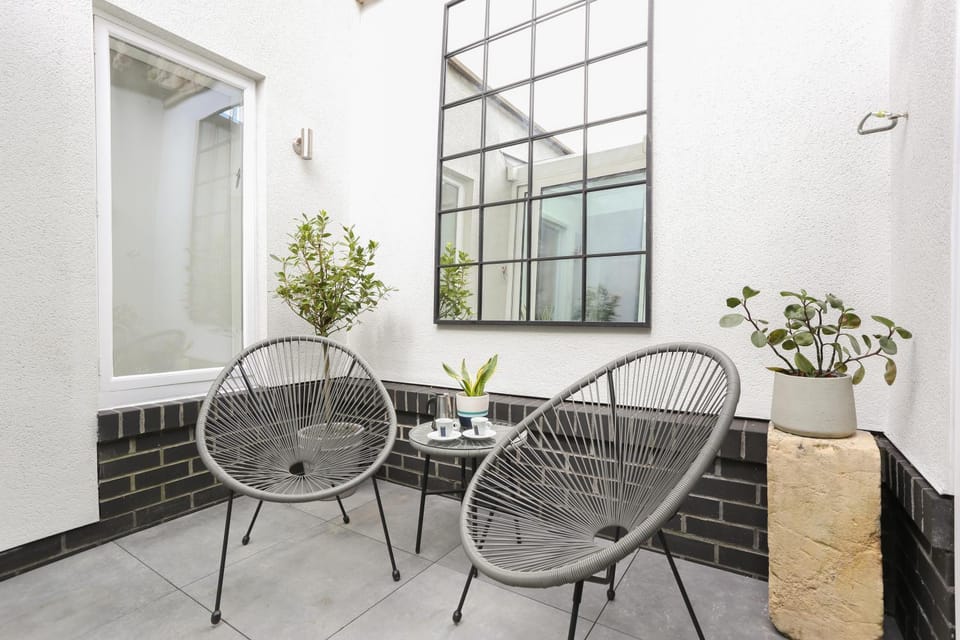 Seating area, Inner courtyard view
