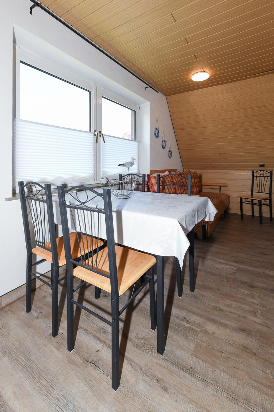 Seating area, Dining area