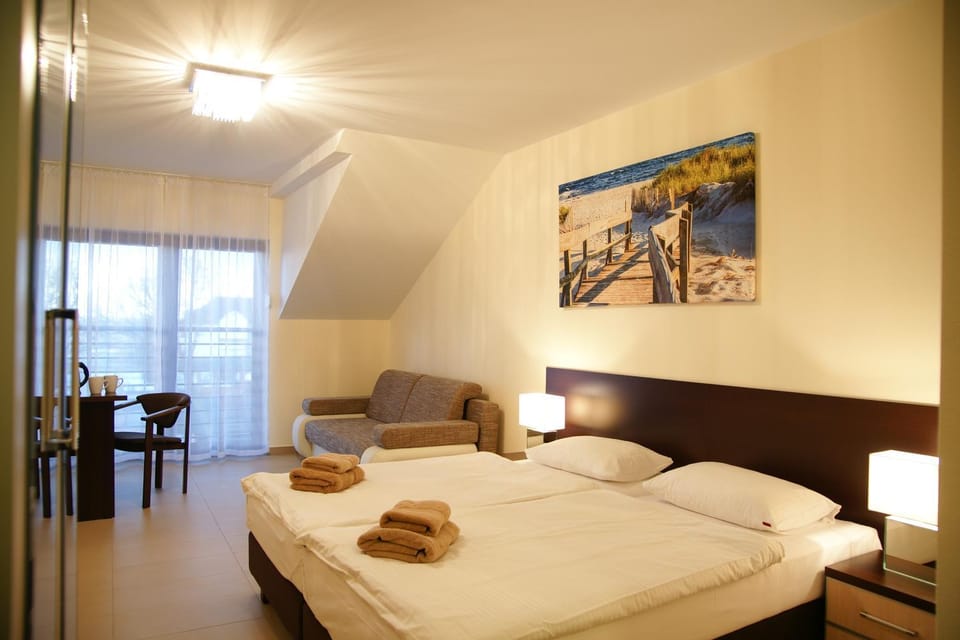 Bed, Day, Neighbourhood, Natural landscape, Summer, Coffee/tea facilities, Photo of the whole room, Beach, Beach, Bedroom, City view, City view, Sea view, Sea view, Quiet street view