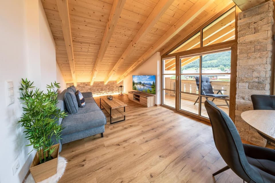 TV and multimedia, Balcony/Terrace, Living room, Mountain view