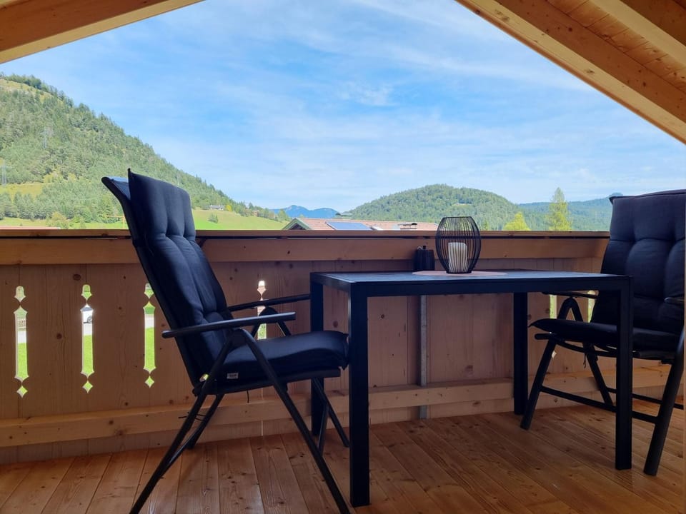 Balcony/Terrace, Mountain view