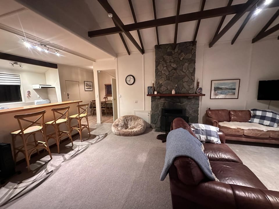 Downtown Wanaka, private house with huge backyard House in Wanaka