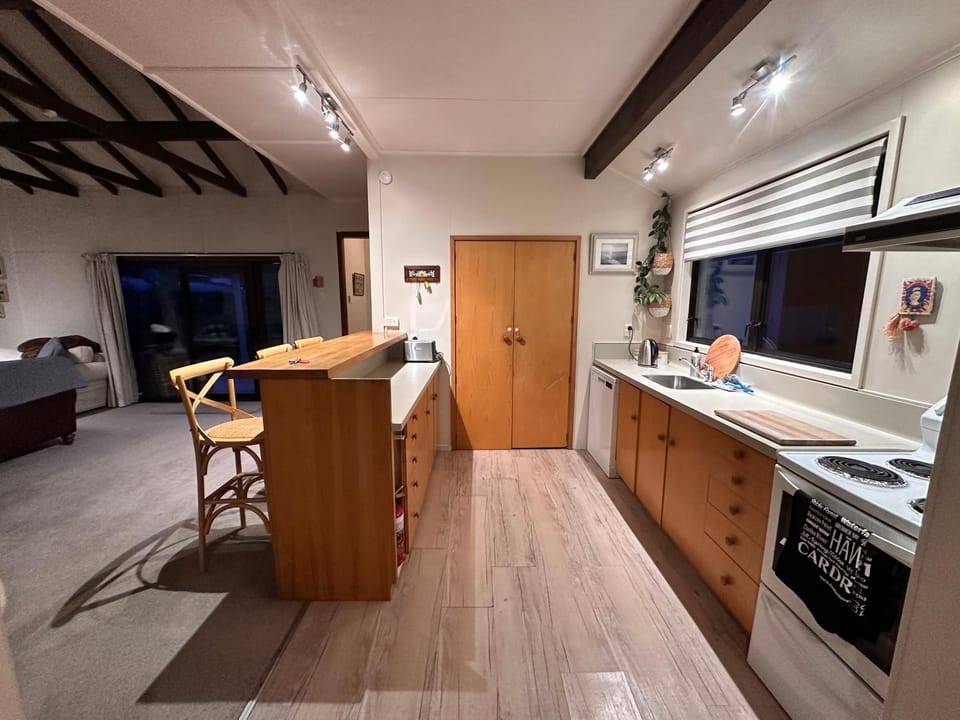 Downtown Wanaka, private house with huge backyard House in Wanaka