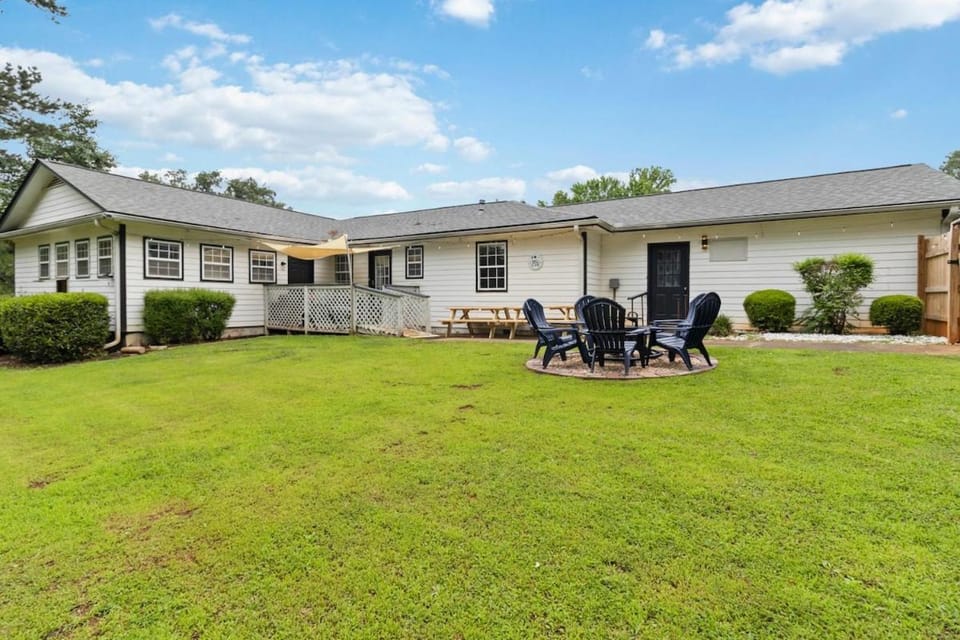5BR with Game Room & Huge Backyard House in Georgia