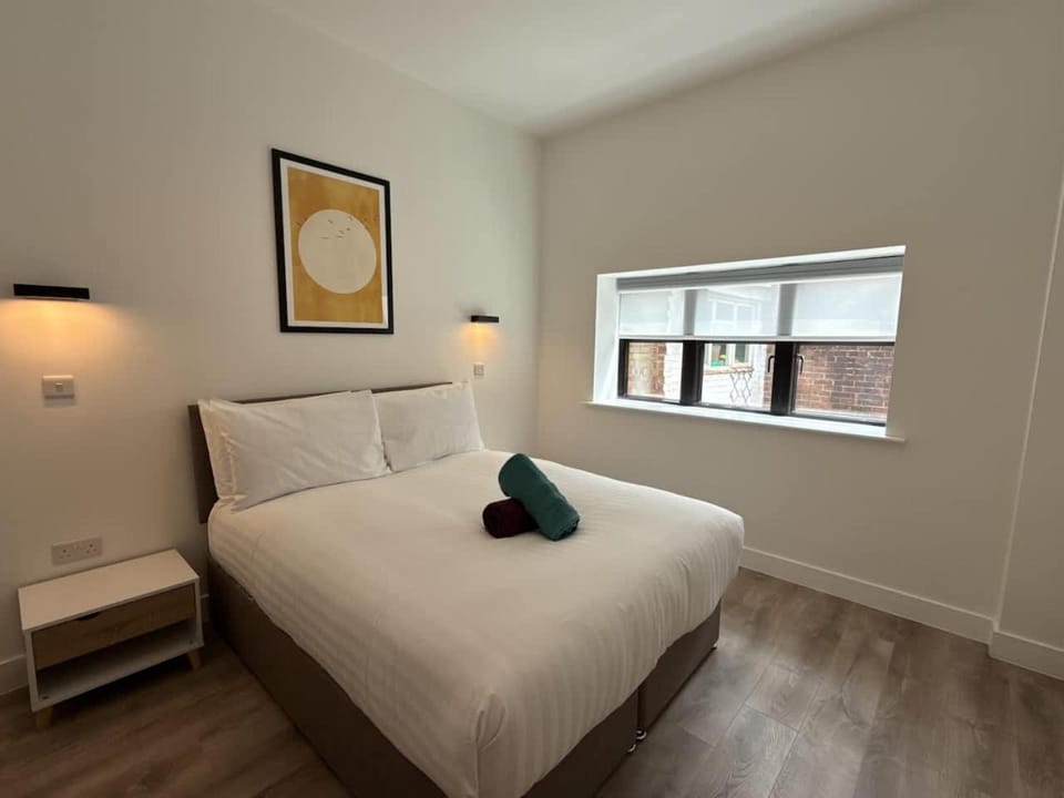 Bed, Bedroom, towels