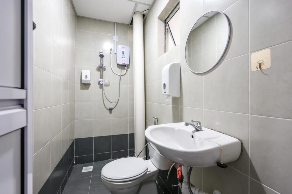 Shower, Toilet, Bathroom, bidet, towels