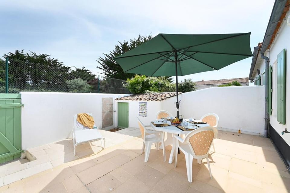 080 Domaine 80 Courtyard, pool, tennis House in La Couarde-sur-Mer