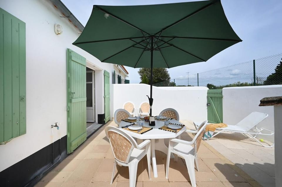 080 Domaine 80 Courtyard, pool, tennis House in La Couarde-sur-Mer