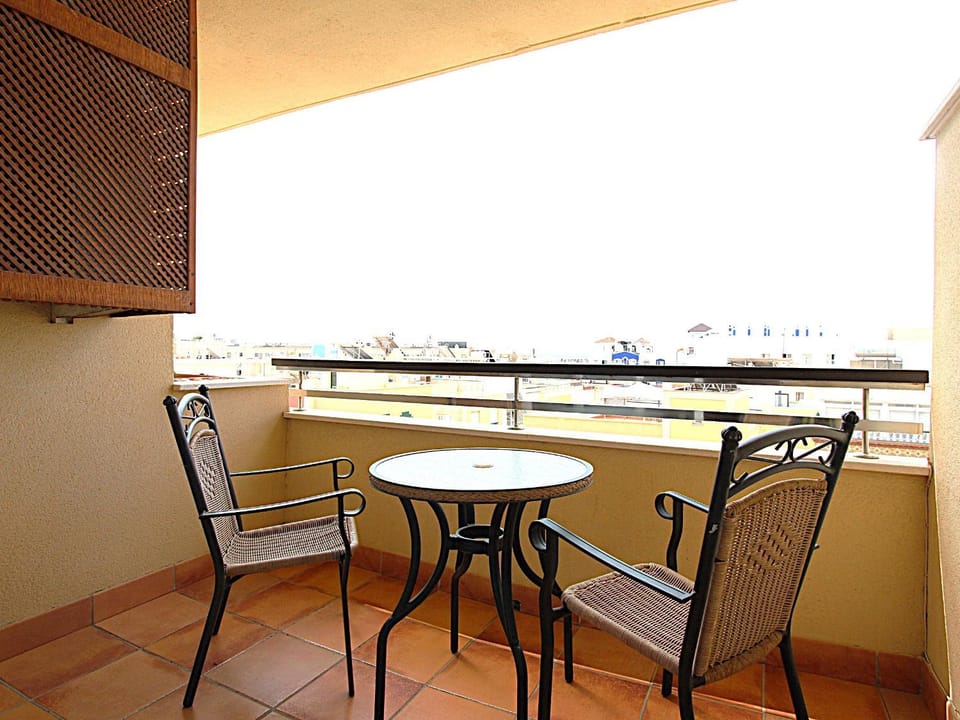 View (from property/room), Balcony/Terrace, Seating area, Dining area