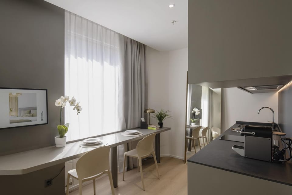 Dining area, kitchen