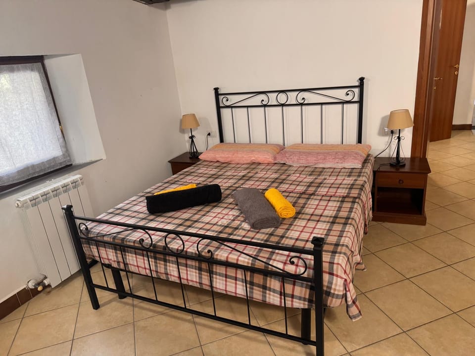Bed, Photo of the whole room, towels