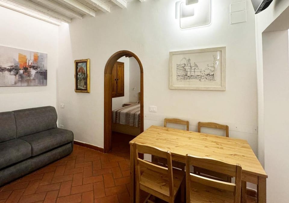 Bed, TV and multimedia, Dining area, air conditioner