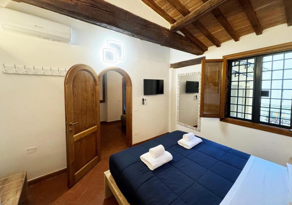 Bed, TV and multimedia, Bedroom, wardrobe, air conditioner