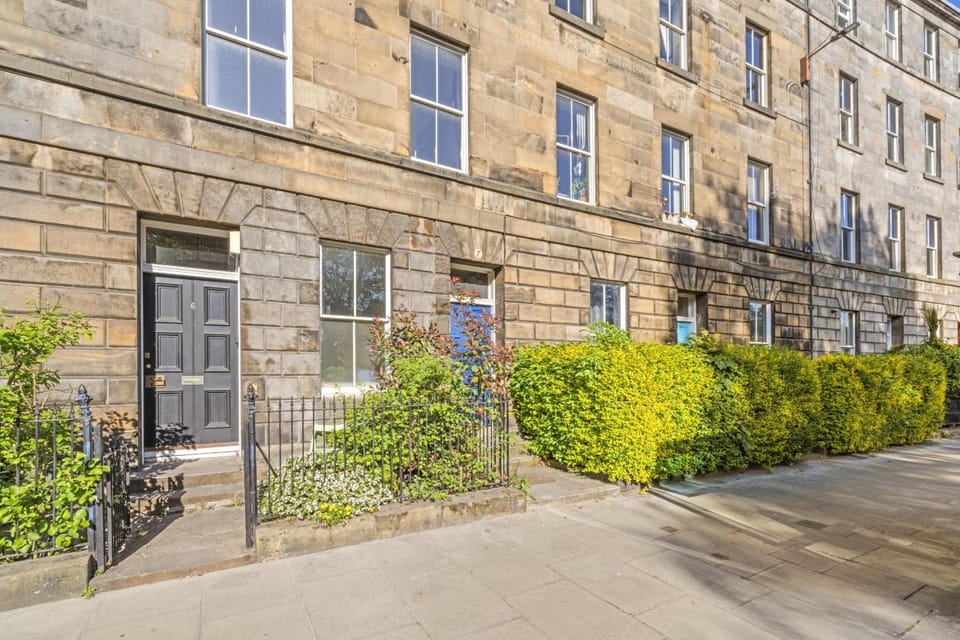 Property building, Facade/entrance, Off site