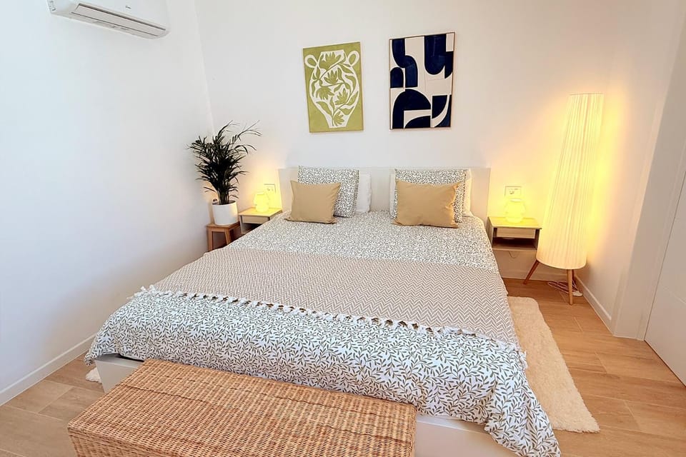 Bed, Bedroom, air conditioner