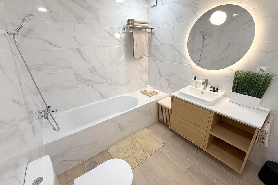 Shower, Toilet, Bathroom, Bath