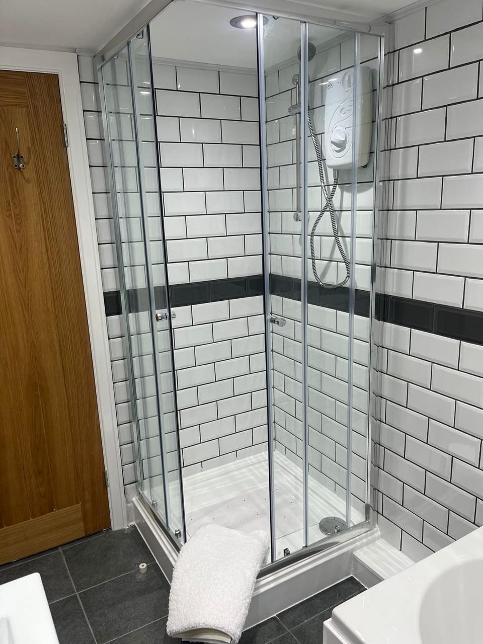 Shower, Bathroom, towels