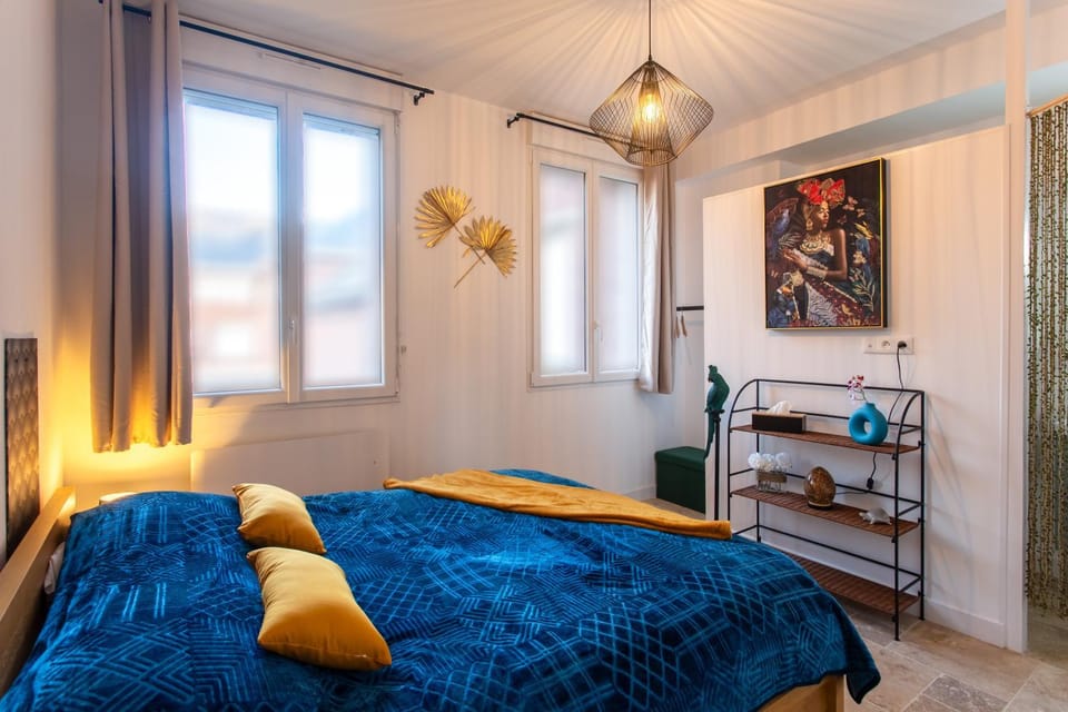 Bed, Photo of the whole room, Bedroom, Garden view, internet, storage