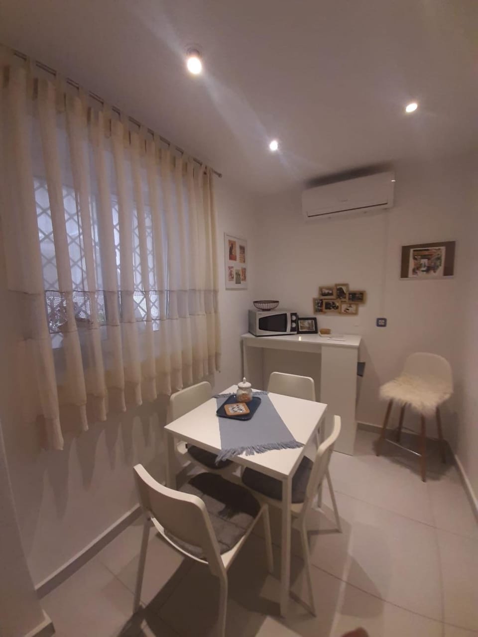 Seating area, Dining area