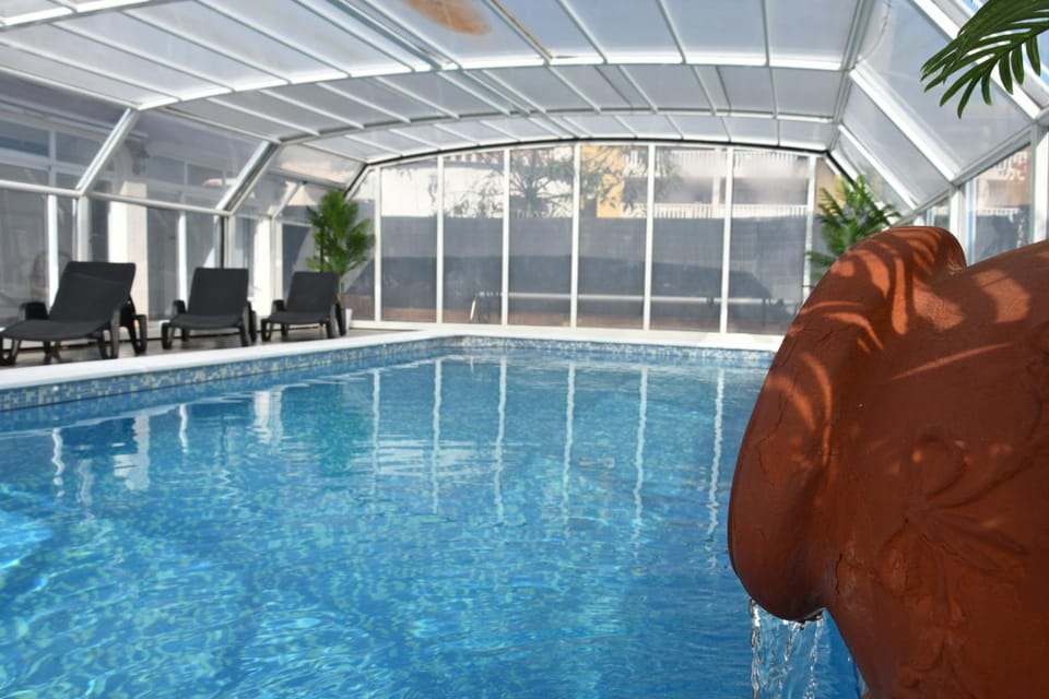Swimming pool, sunbed