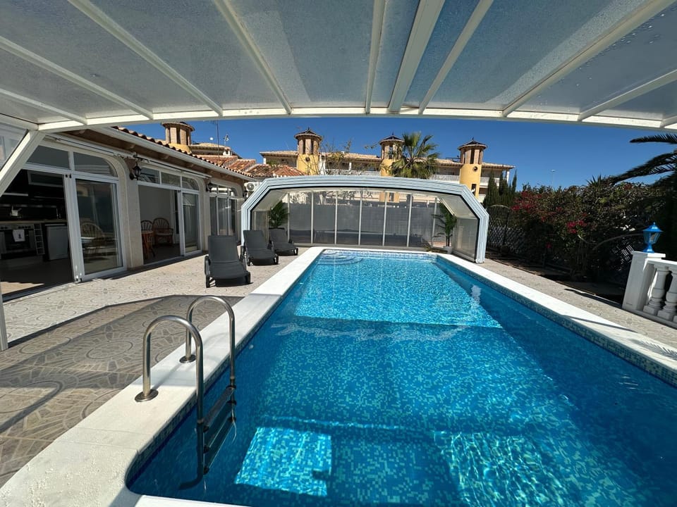Swimming pool, sunbed