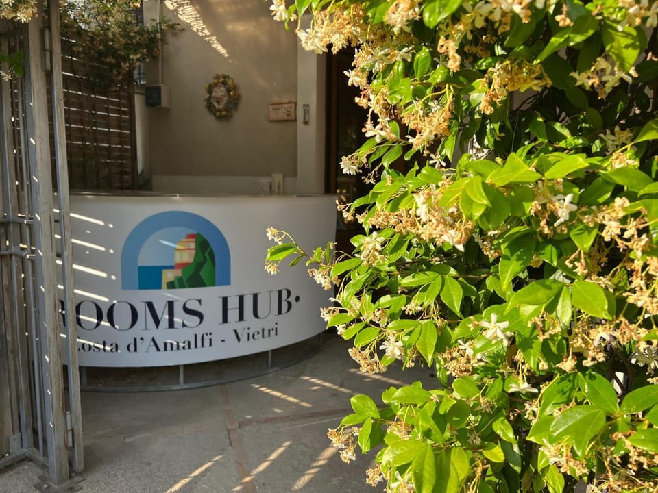 Rooms Hub Costa d'Amalfi - Vietri sul Mare Bed and Breakfast in Campania