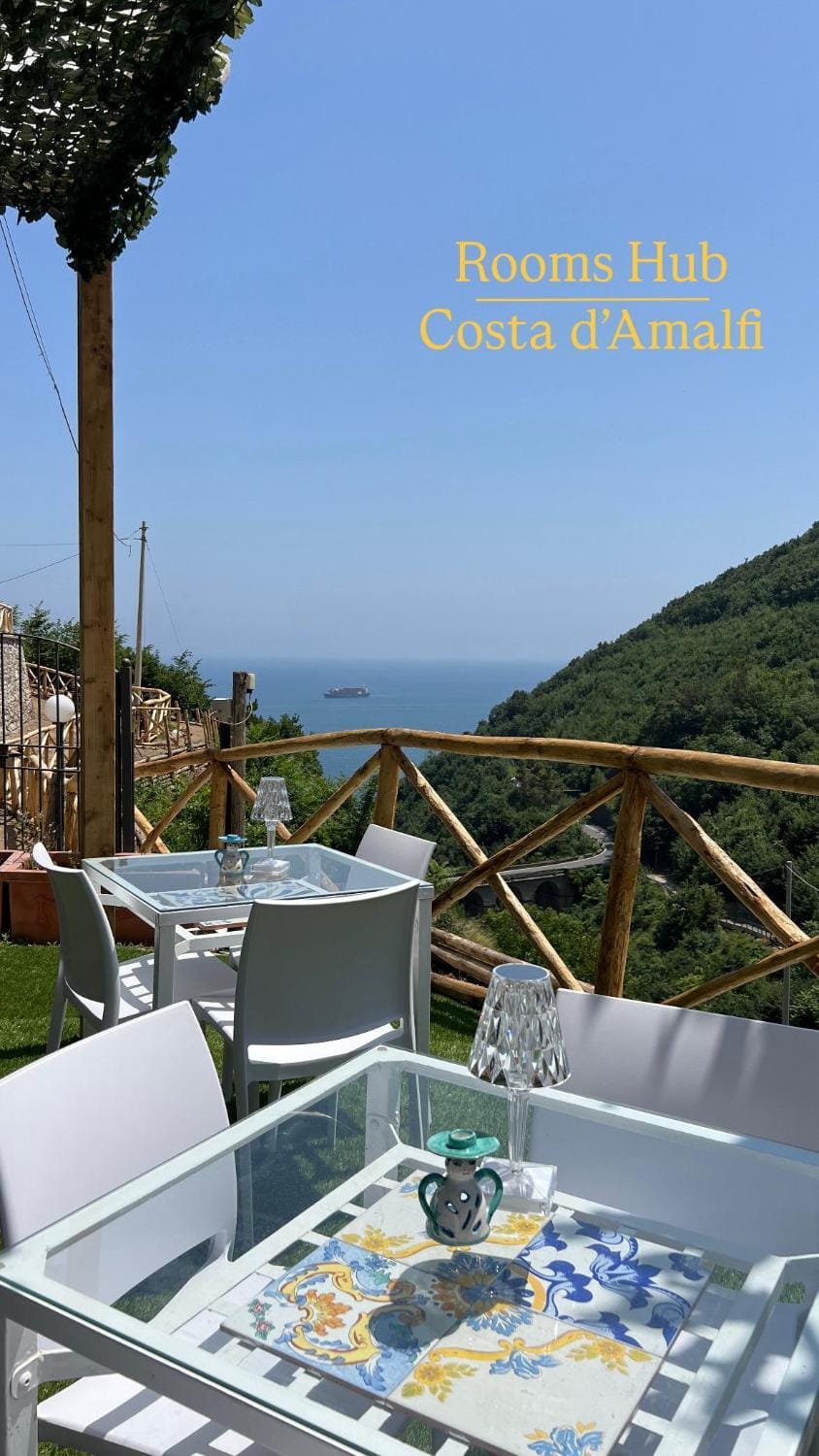 Rooms Hub Costa d'Amalfi - Vietri sul Mare Bed and Breakfast in Campania