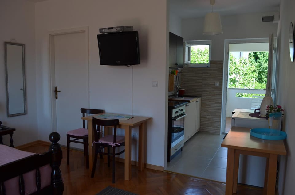 TV and multimedia, Dining area
