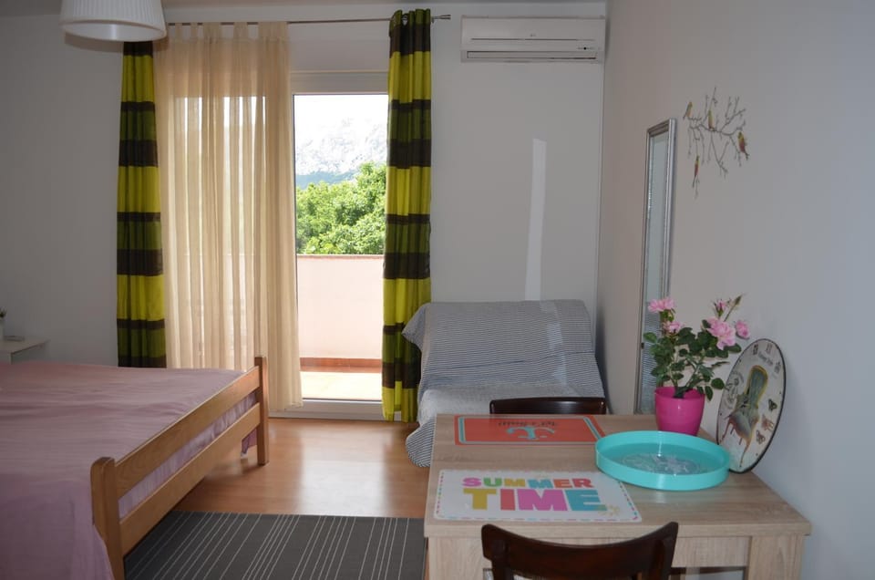 Living room, Dining area, Bedroom